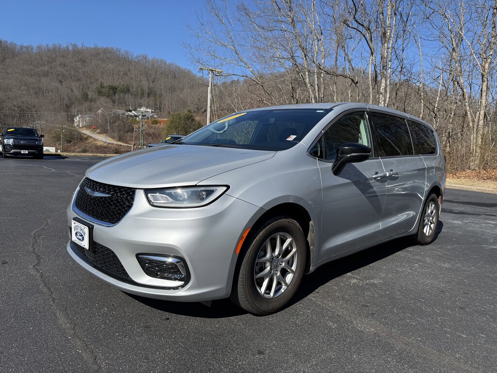 Used 2024 Chrysler Pacifica Touring L Van Passenger Van