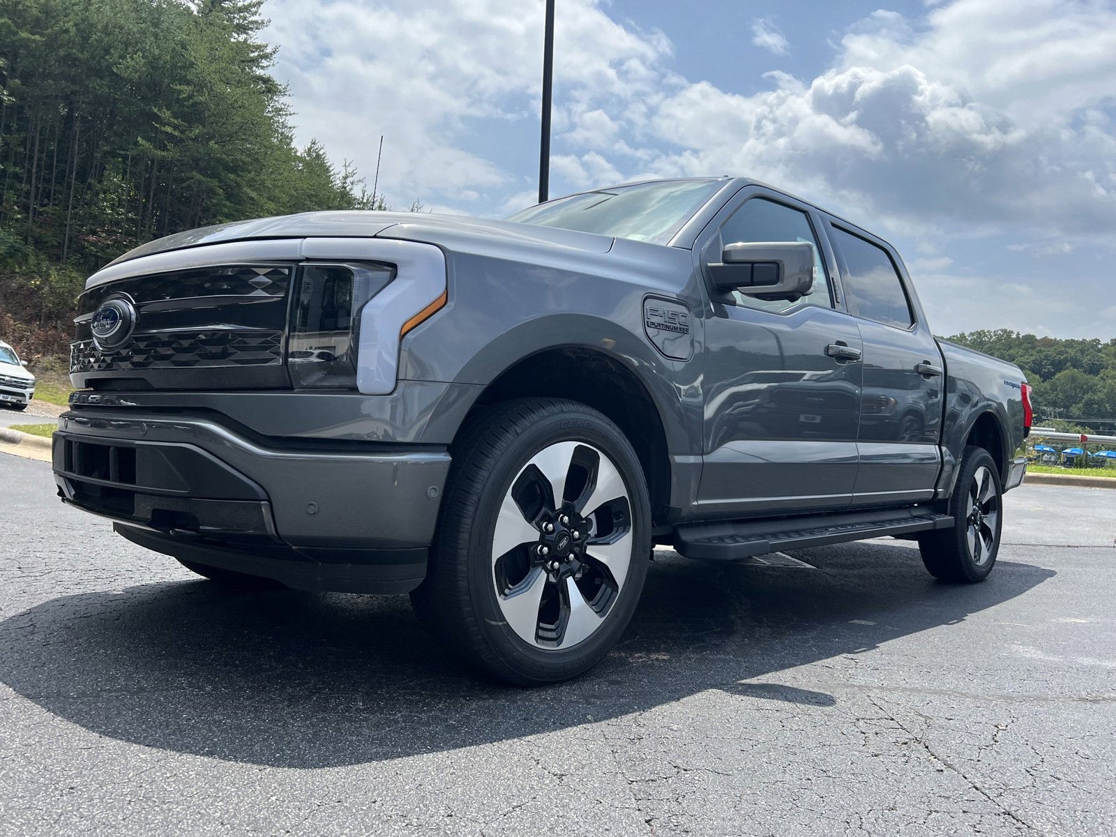 2023 Ford F-150 Lightning Platinum's photo