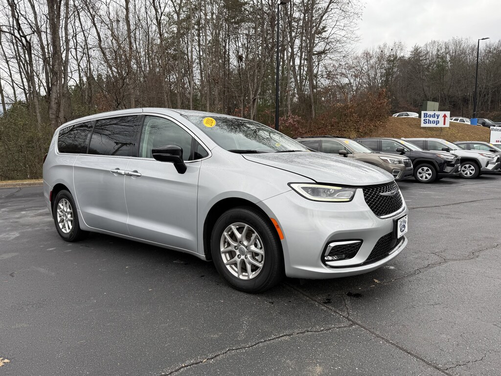 Used 2024 Chrysler Pacifica Touring L Van Passenger Van