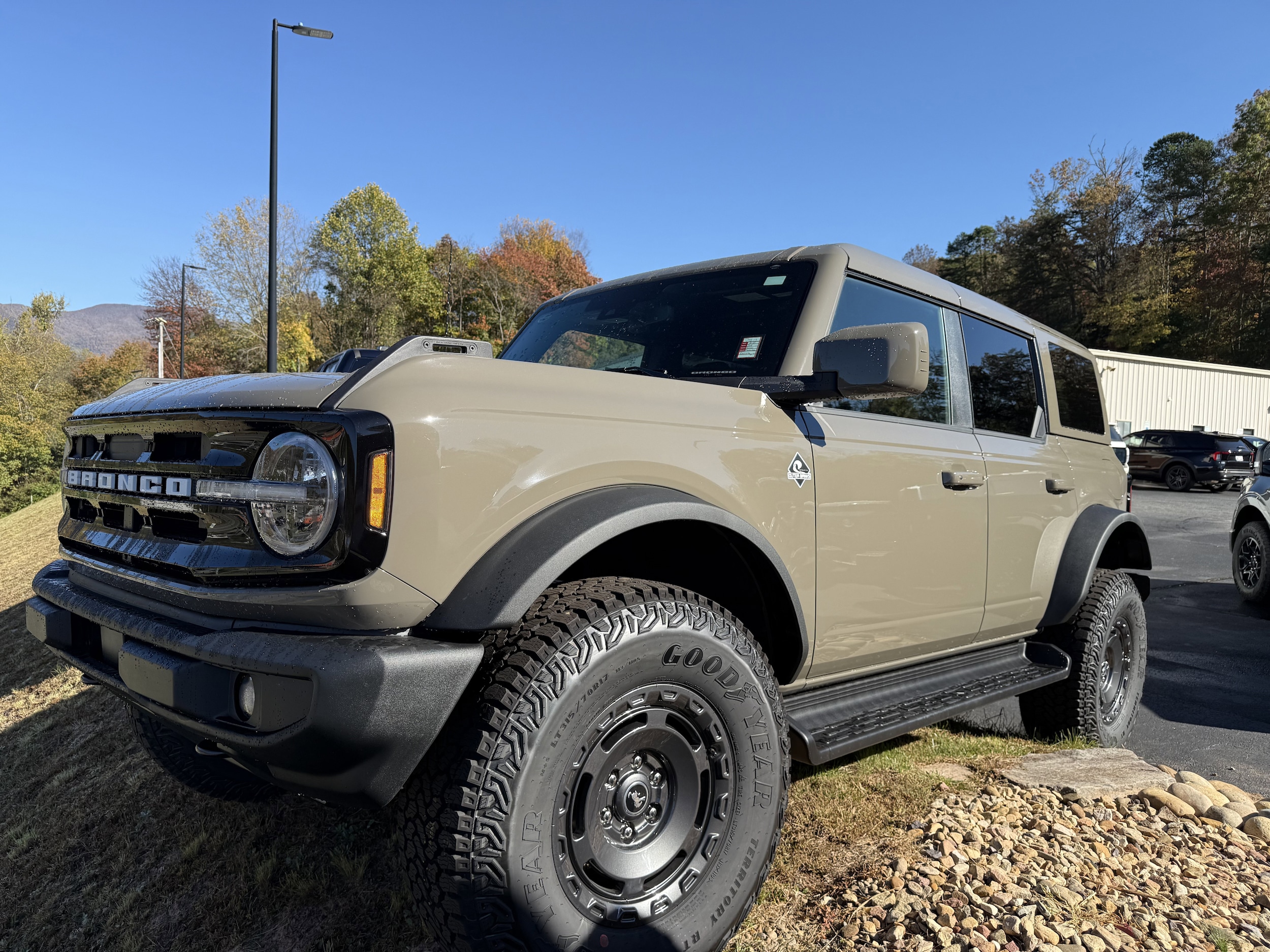 2025 Ford Bronco 4-Door Outer Banks's photo