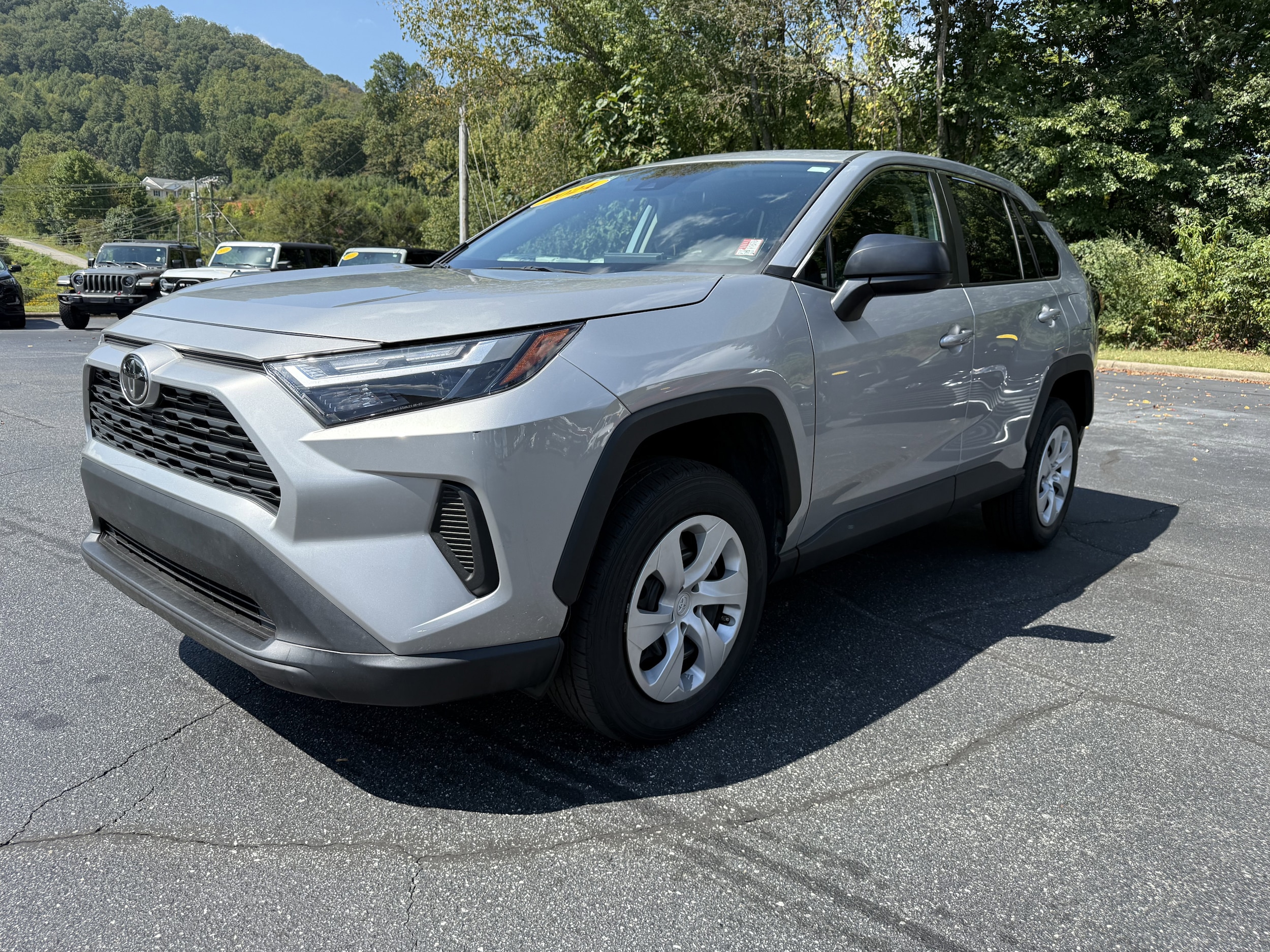 2024 Toyota RAV4 LE's photo