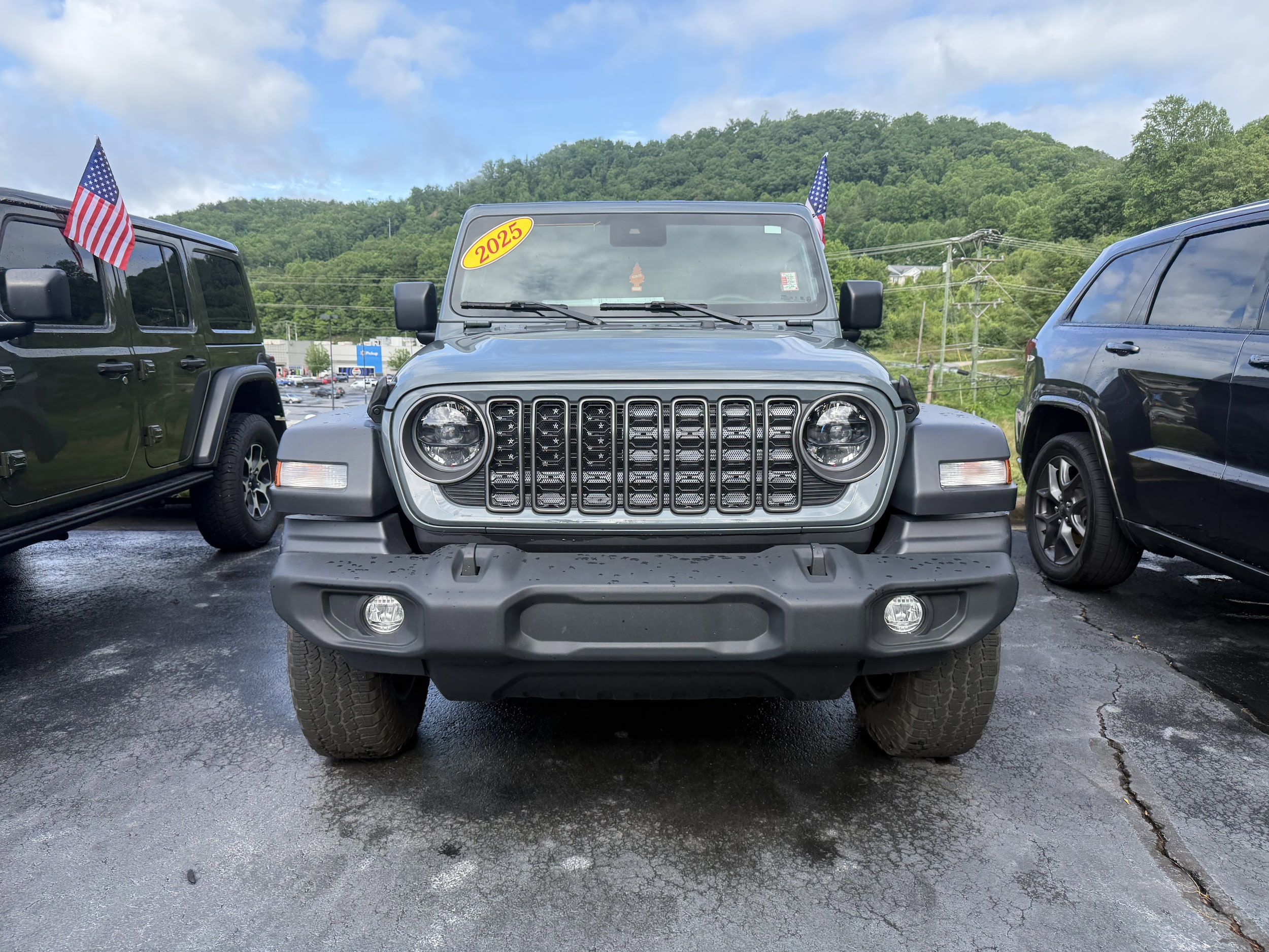 2025 Jeep Wrangler Sport S's photo