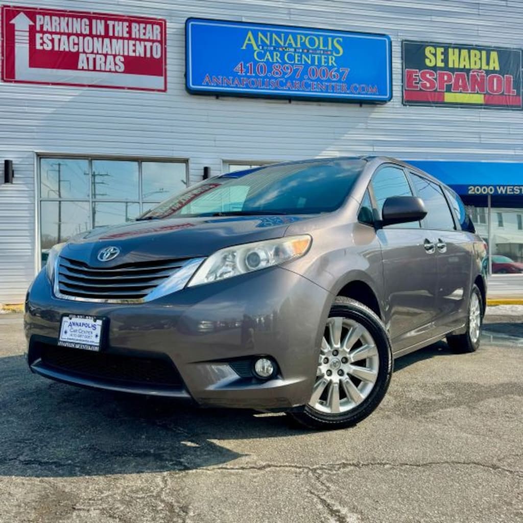 Used 2015 Toyota Sienna XLE Minivan 4D Van
