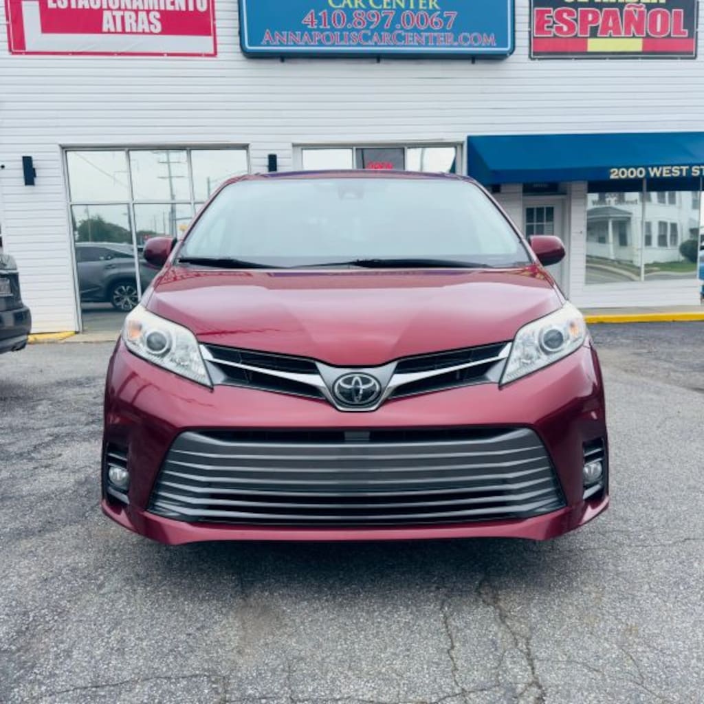 Used 2020 Toyota Sienna XLE Minivan 4D Van