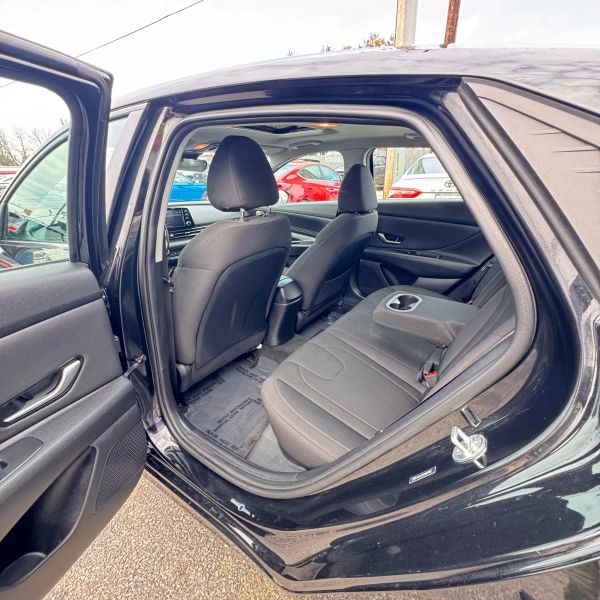 2022 Hyundai Elantra SEL - Photo 12