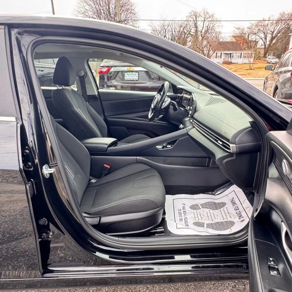 2022 Hyundai Elantra SEL - Photo 17