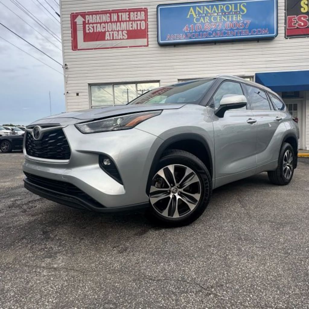 Used 2022 Toyota Highlander XLE Sport Utility 4D SUV