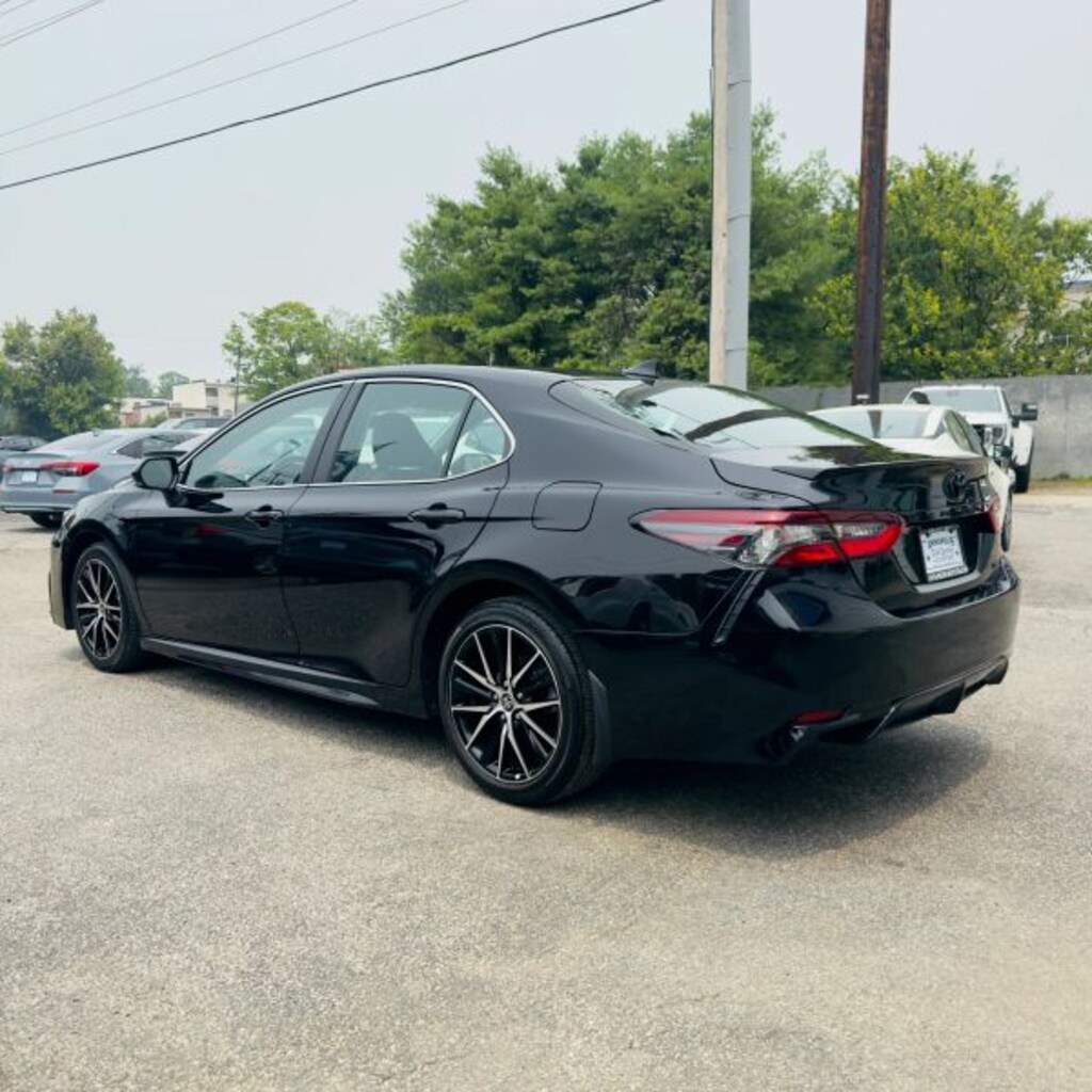 Used 2024 Toyota Camry SE Sedan 4D Sedan