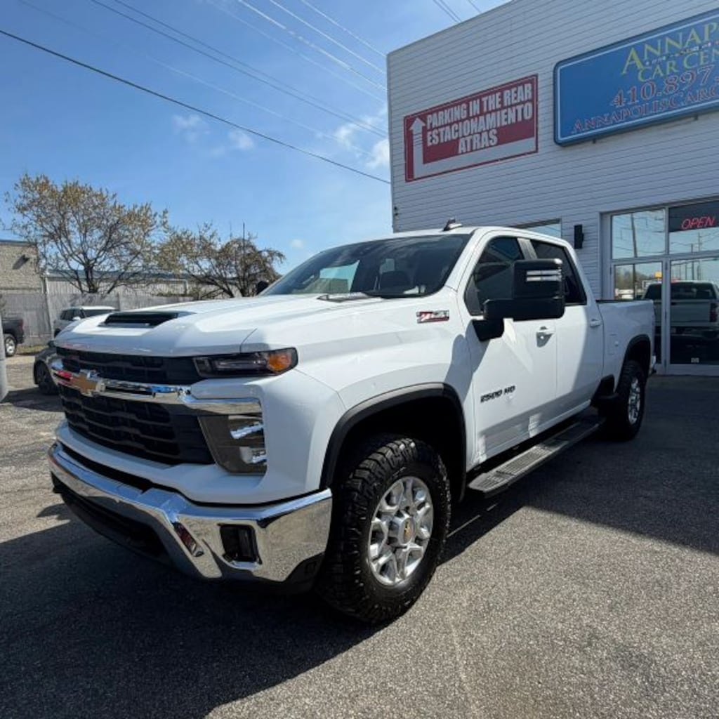 Used 2024 Chevrolet Silverado 2500 HD Crew Cab LT Pickup 4D 6 1/2 ft Pickup