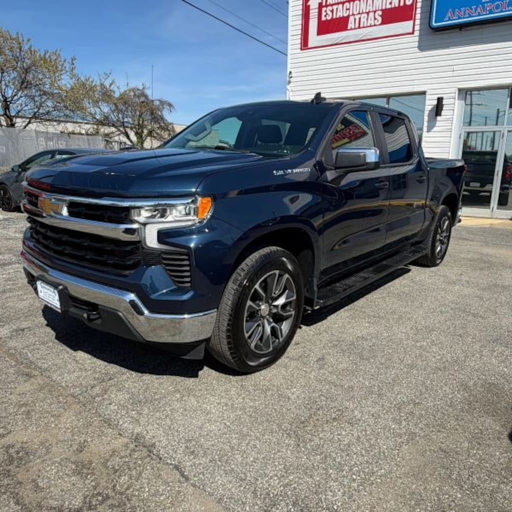 Used 2022 Chevrolet Silverado 1500 Crew Cab LT Pickup 4D 5 3/4 ft Pickup