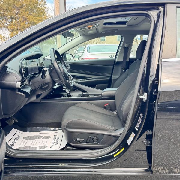 2022 Hyundai Elantra SEL - Photo 11