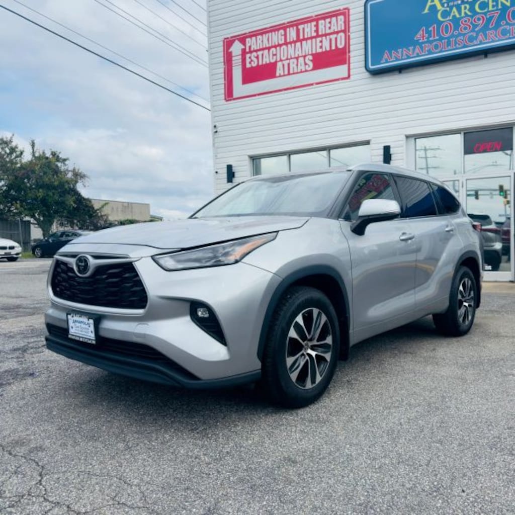 Used 2022 Toyota Highlander XLE Sport Utility 4D SUV