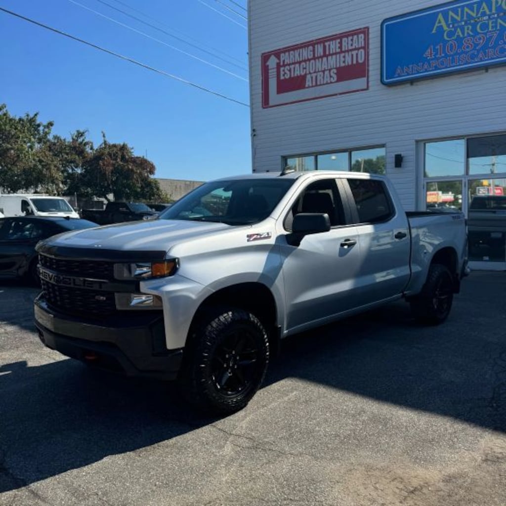 Used 2021 Chevrolet Silverado 1500 Crew Cab Custom Trail Boss Pickup 4D 5 3/4 ft Pickup