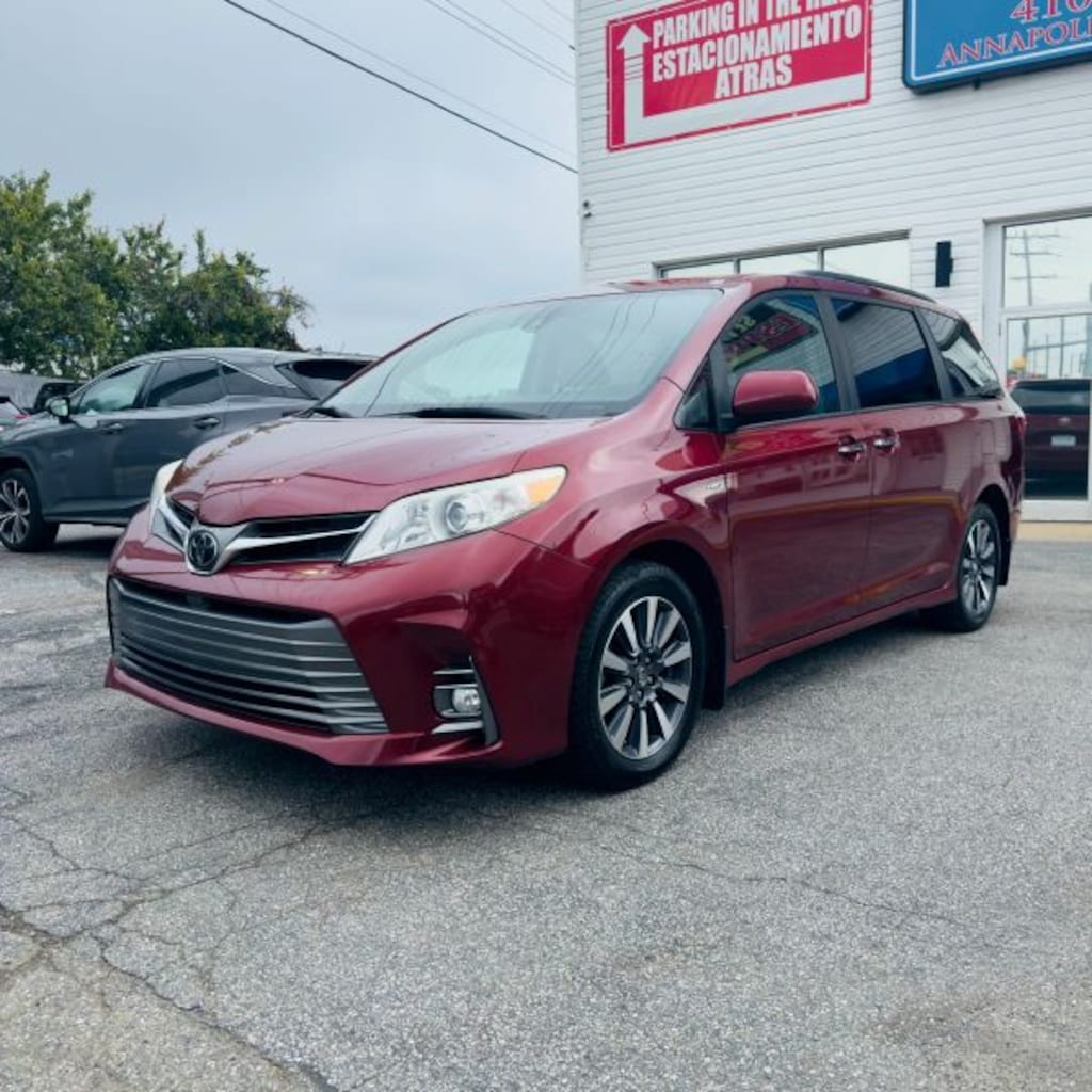 Used 2020 Toyota Sienna XLE Minivan 4D Van