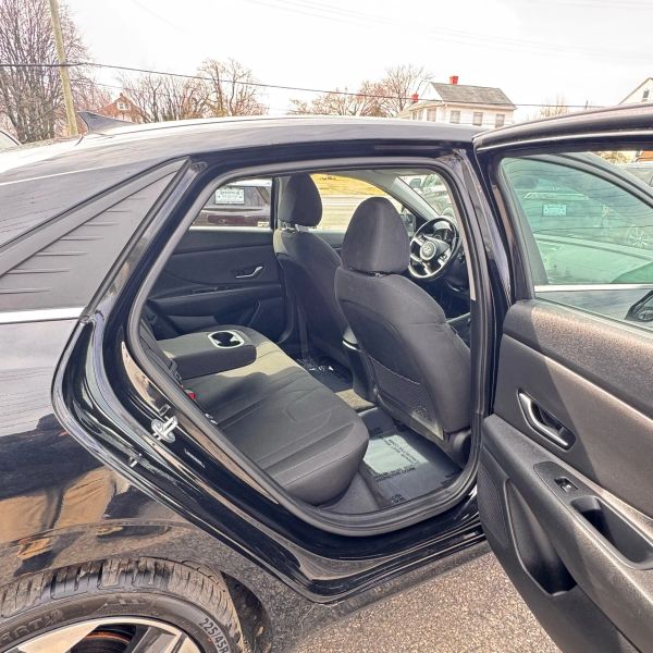 2022 Hyundai Elantra SEL - Photo 16