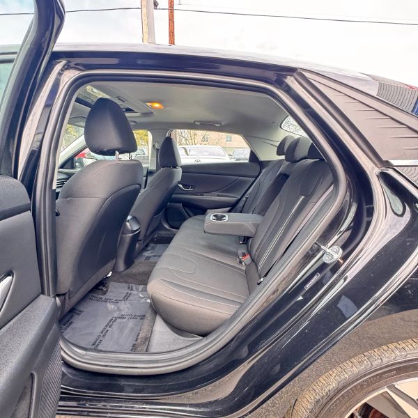 2022 Hyundai Elantra SEL - Photo 14