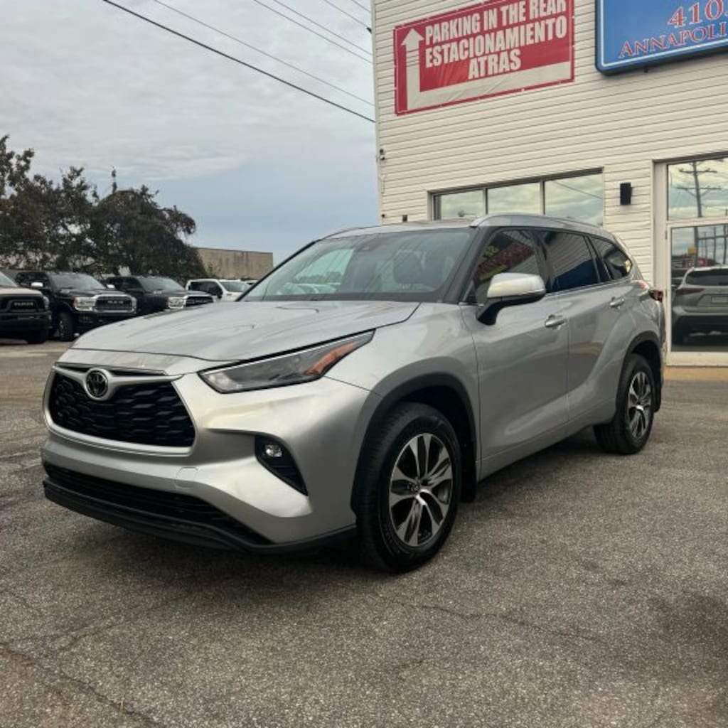 Used 2022 Toyota Highlander XLE Sport Utility 4D SUV