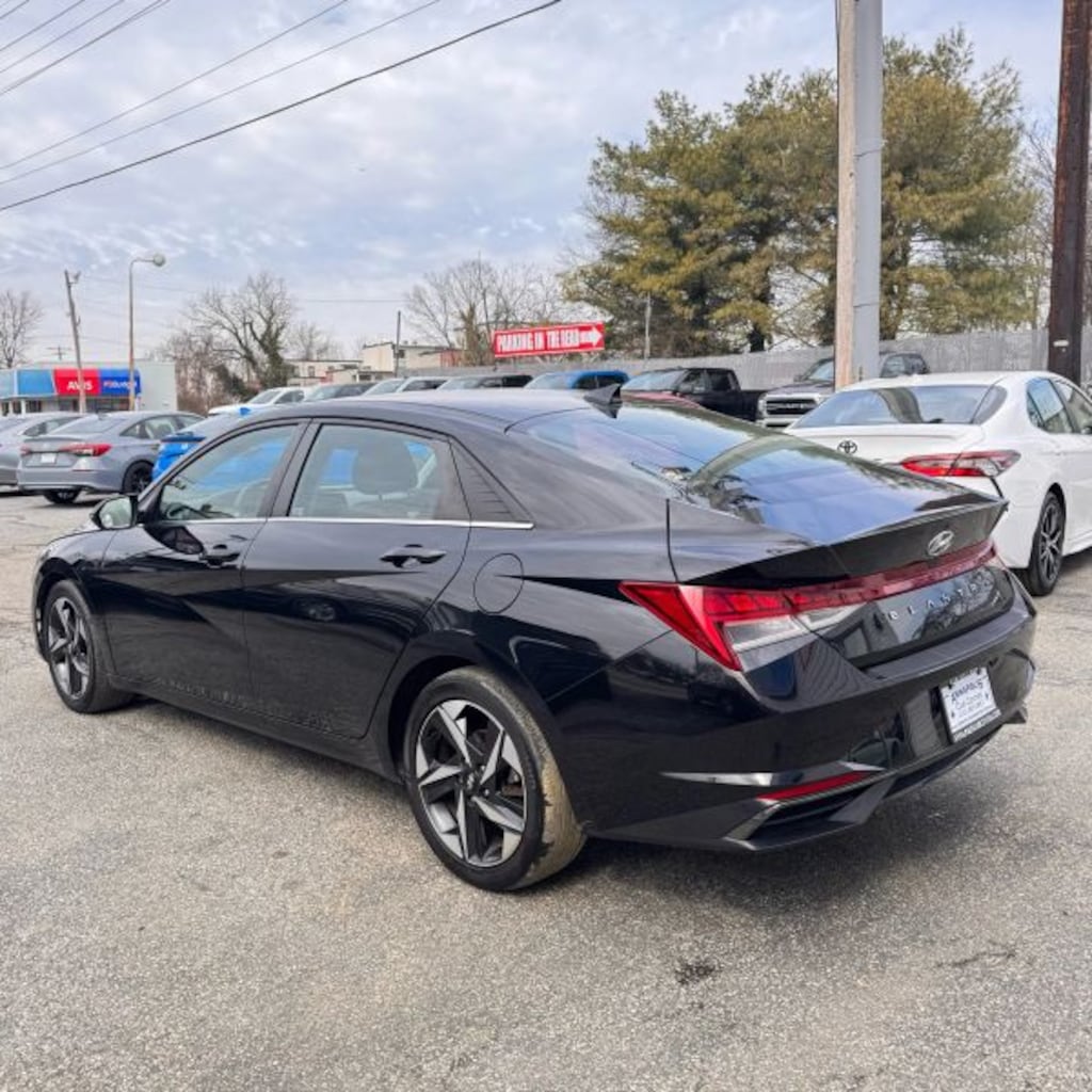 Used 2022 Hyundai Elantra SEL Sedan 4D Sedan