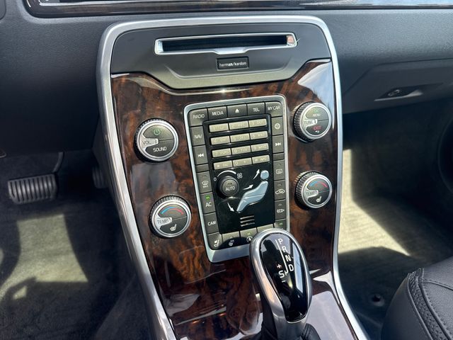 2015 Volvo XC70 Platinum - Photo 17