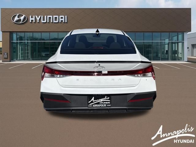 2025 Hyundai Elantra SEL Sport photo 4