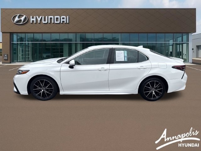 Used 2021 Toyota Camry SE with VIN 4T1G11AK5MU580387 for sale in Edgewater, MD