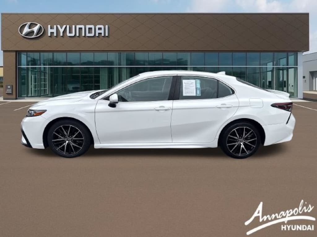 Used 2021 Toyota Camry SE Sedan