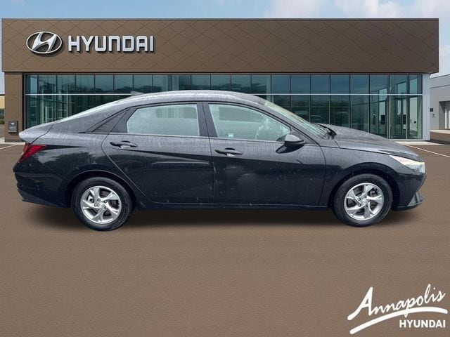 2022 Hyundai Elantra SE - Photo 6