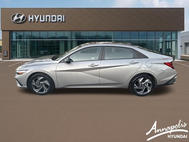 2025 Hyundai Elantra SEL Sport photo 2