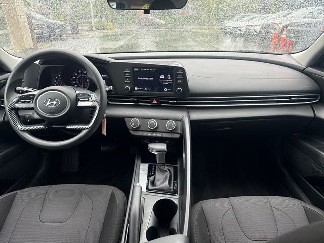 2022 Hyundai Elantra SE - Photo 12