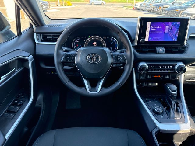 2023 Toyota RAV4 SE - Photo 13