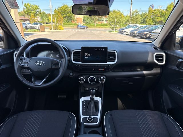 2025 Hyundai Venue Limited - Photo 12