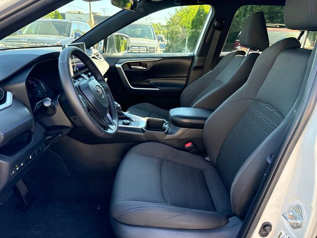 2023 Toyota RAV4 SE - Photo 9