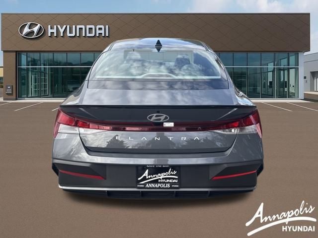 2025 Hyundai Elantra SEL Sport photo 4