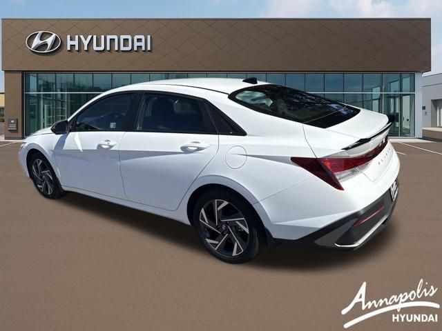 2025 Hyundai Elantra SEL Sport photo 3