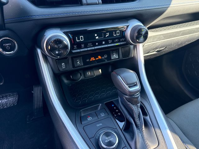 2023 Toyota RAV4 SE - Photo 17
