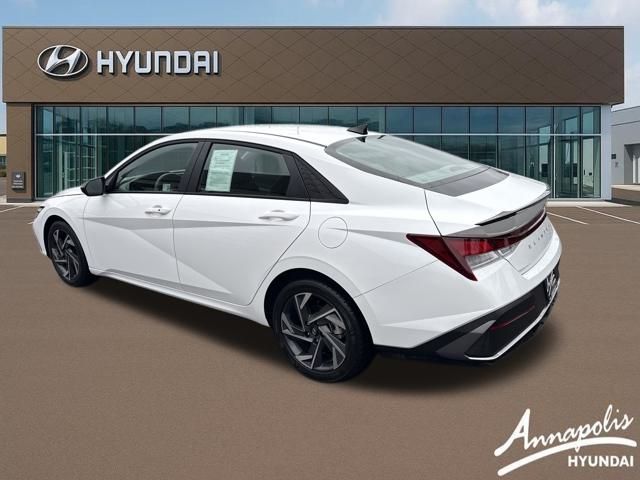 2025 Hyundai Elantra SEL Sport photo 3
