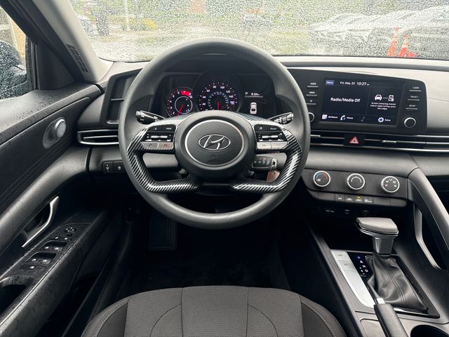 2022 Hyundai Elantra SE - Photo 13