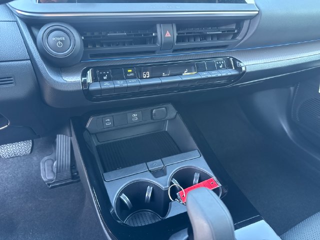 2023 Toyota Prius XLE - Photo 17