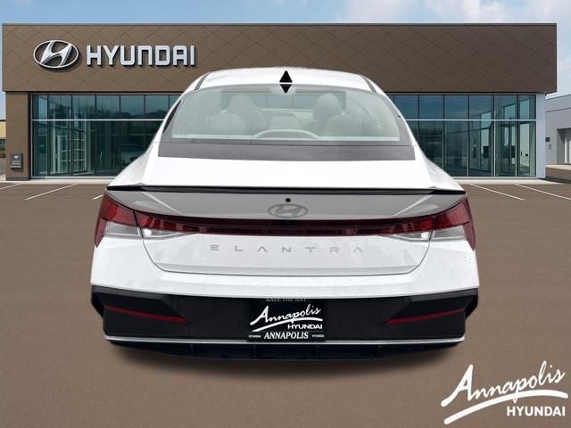 2025 Hyundai Elantra SEL Sport photo 4
