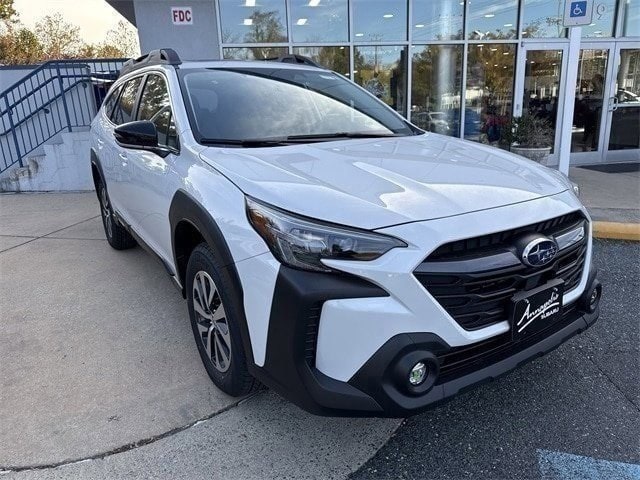 2025 Subaru Outback Premium's photo