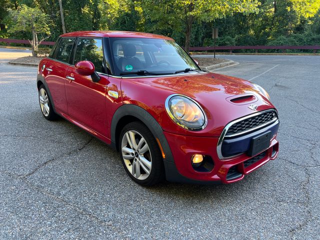2016 MINI Cooper S 4 Door's photo