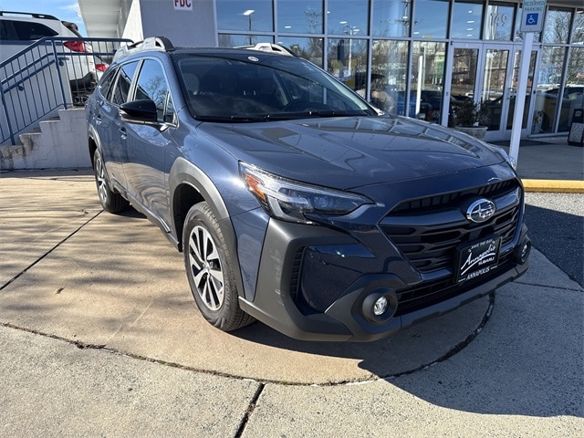 2025 Subaru Outback Premium's photo