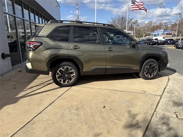 2025 Subaru Forester Premium photo 2
