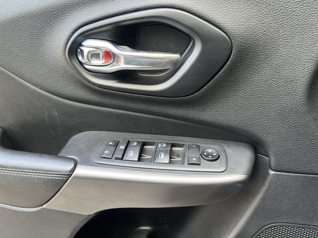 2020 Jeep Cherokee Latitude - Photo 13