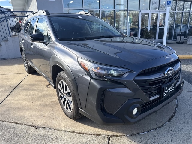 2025 Subaru Outback Premium's photo