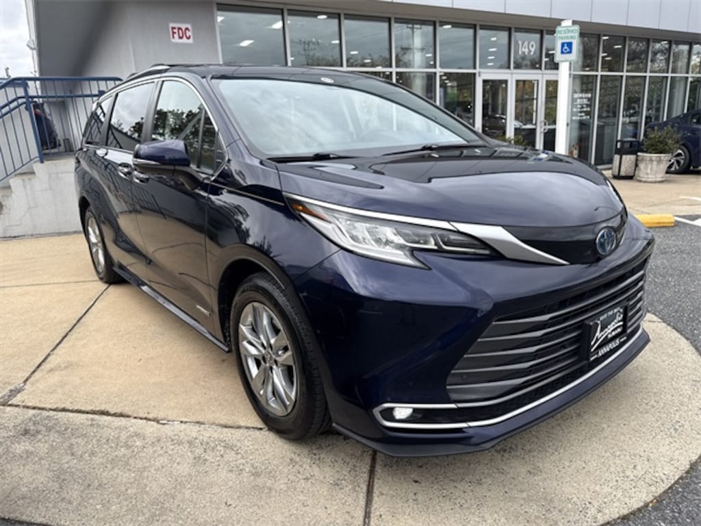 Used 2021 Toyota Sienna Limited Minivan/Van
