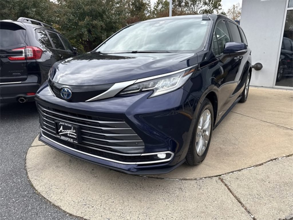 Used 2021 Toyota Sienna Limited Minivan/Van