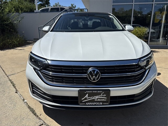 2023 Volkswagen Jetta 1.5T SEL photo 2