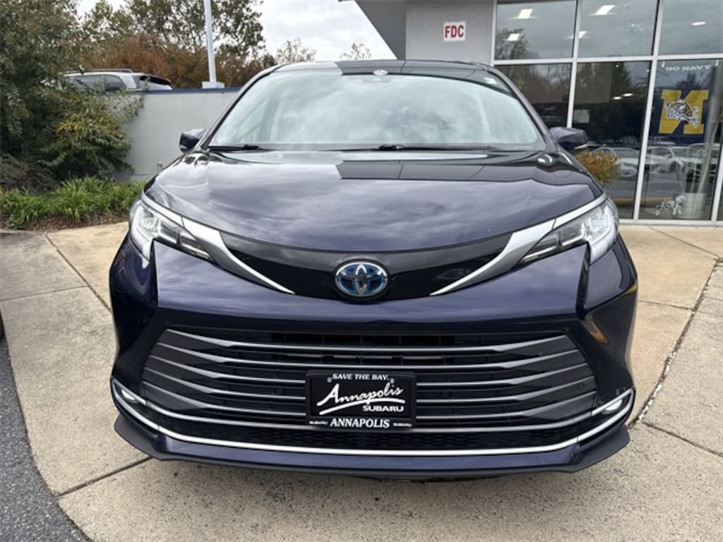 Used 2021 Toyota Sienna Limited Minivan/Van