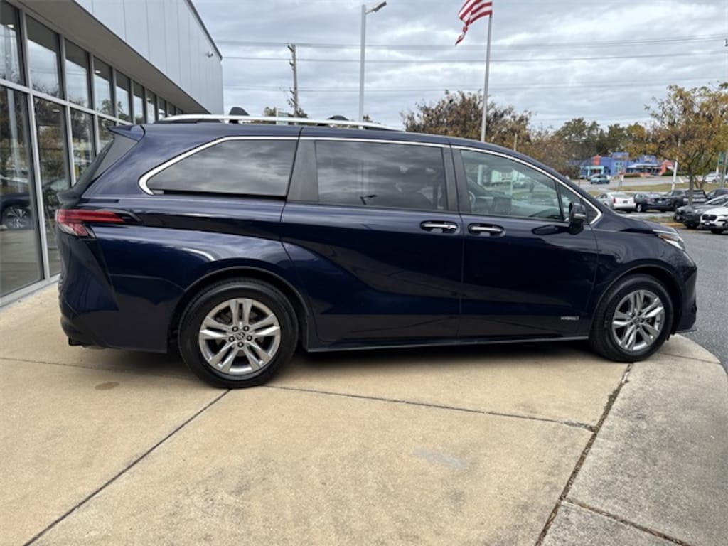 Used 2021 Toyota Sienna Limited Minivan/Van